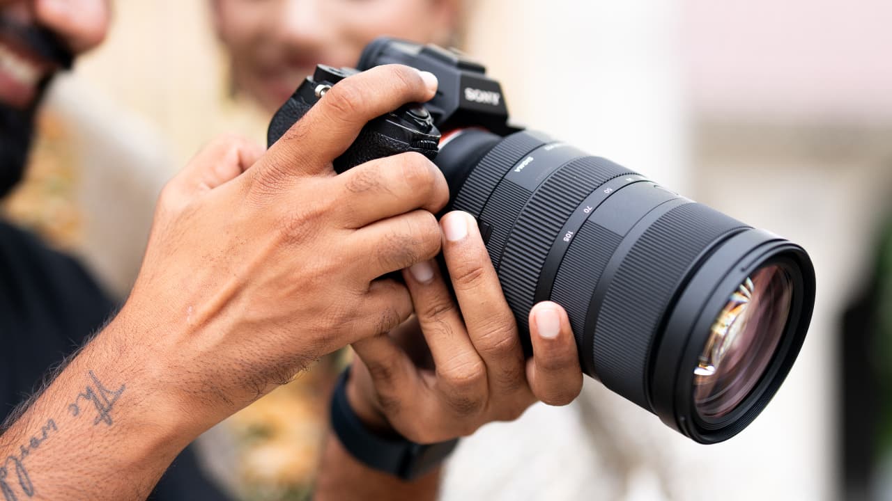 Amazon.com : 28-105mm F2.8 DG DN for L-Mount : Electronics
